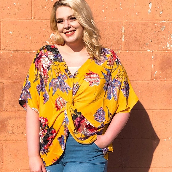 Umgee Plus Reversible Floral Twist Front Top - Picture 3 of 6